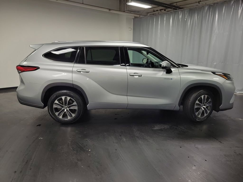 Used 2021 Toyota Highlander XLE image 9