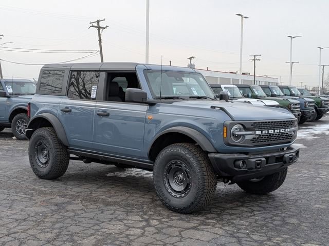 New 2025 Ford Bronco Badlands w/ Sasquatch Package AWD/4WD image 2