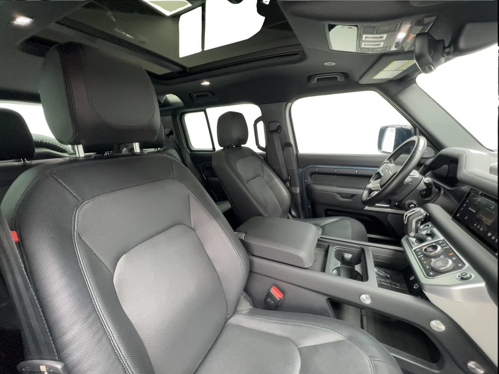 Used 2024 Land Rover Defender 110 X-Dynamic SE AWD/4WD image 30