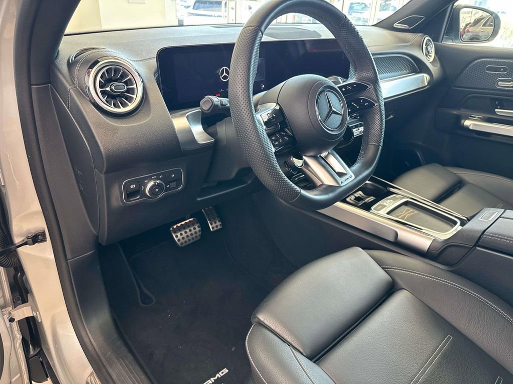 Used 2024 Mercedes-Benz GLB 35 AMG 4MATIC image 18