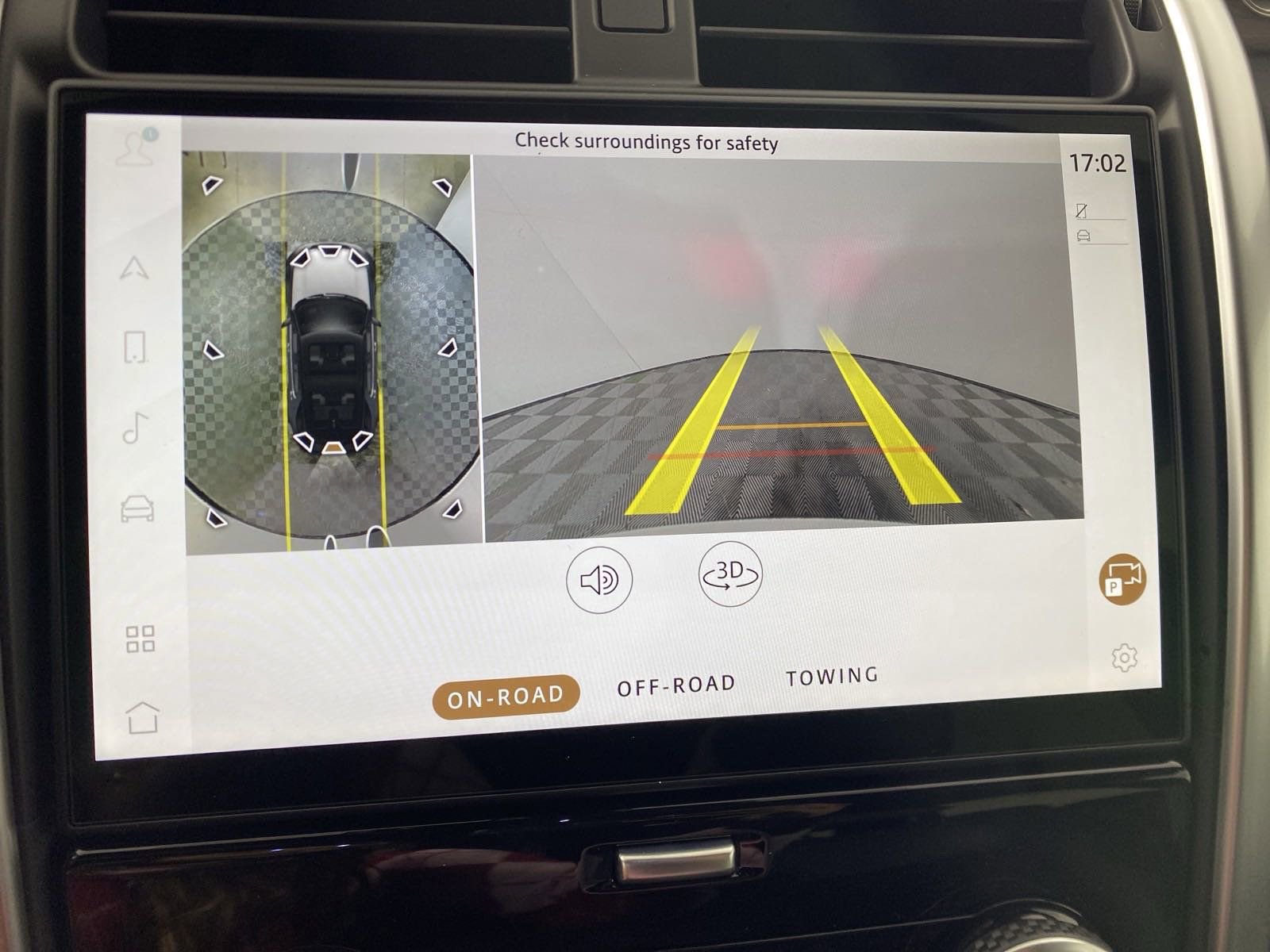 Certified 2025 Land Rover Discovery S image 23