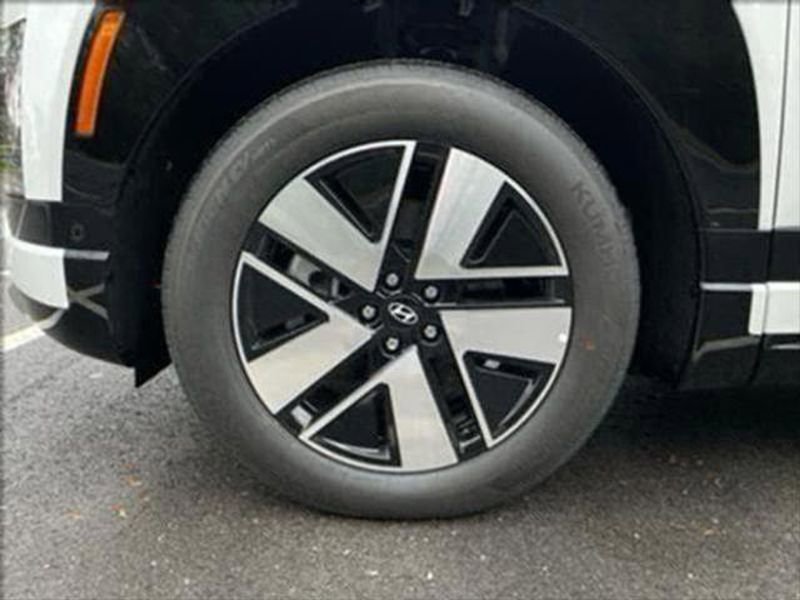 New 2026 Hyundai Ioniq 9 SEL image 9