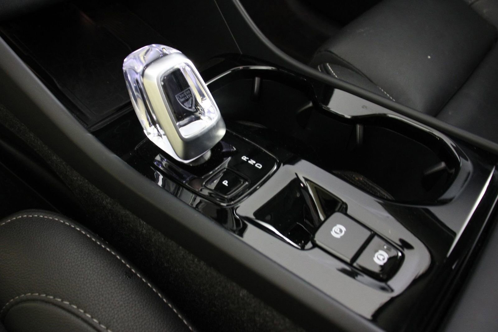 Certified 2025 Volvo XC40 B5 Plus image 15