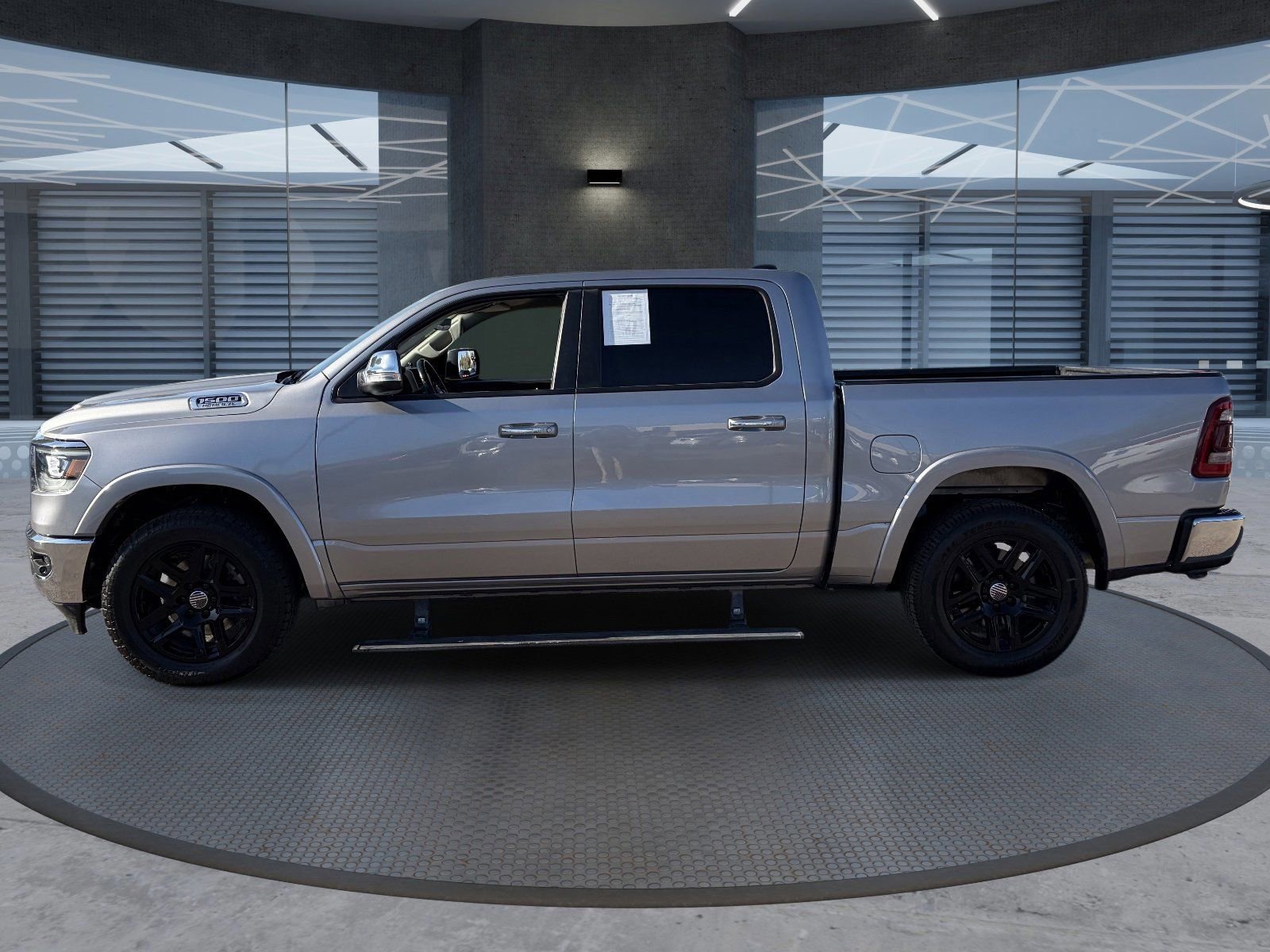 Used 2022 RAM 1500 Laramie AWD/4WD image 4