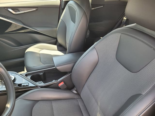 Used 2025 Kia Niro EX FWD image 11