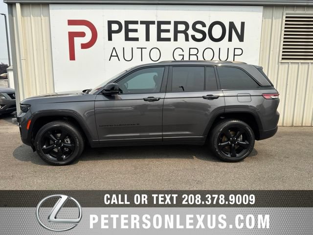 Used 2024 Jeep Grand Cherokee Altitude AWD/4WD image 7
