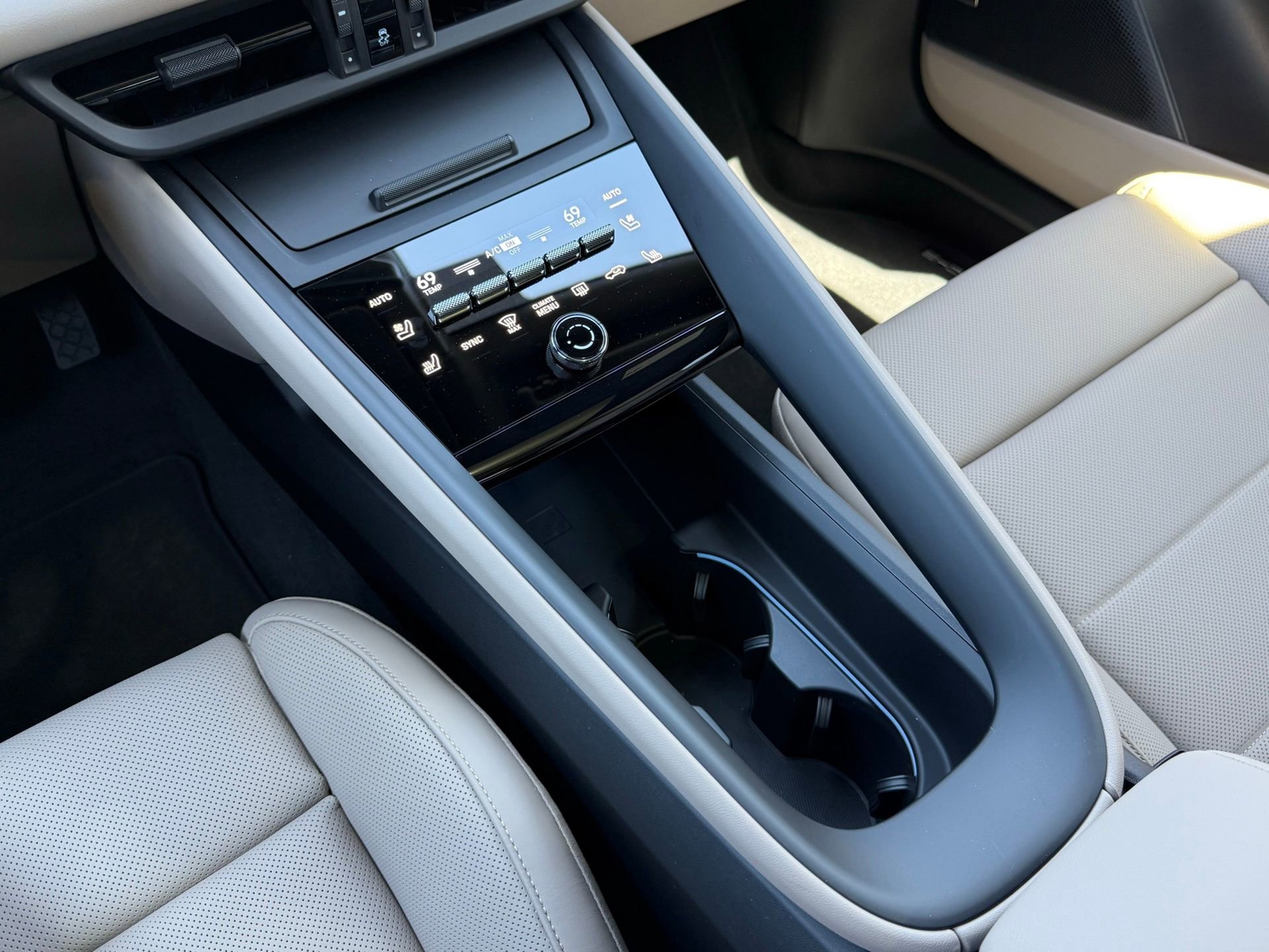 Used 2025 Porsche Macan Electric image 21