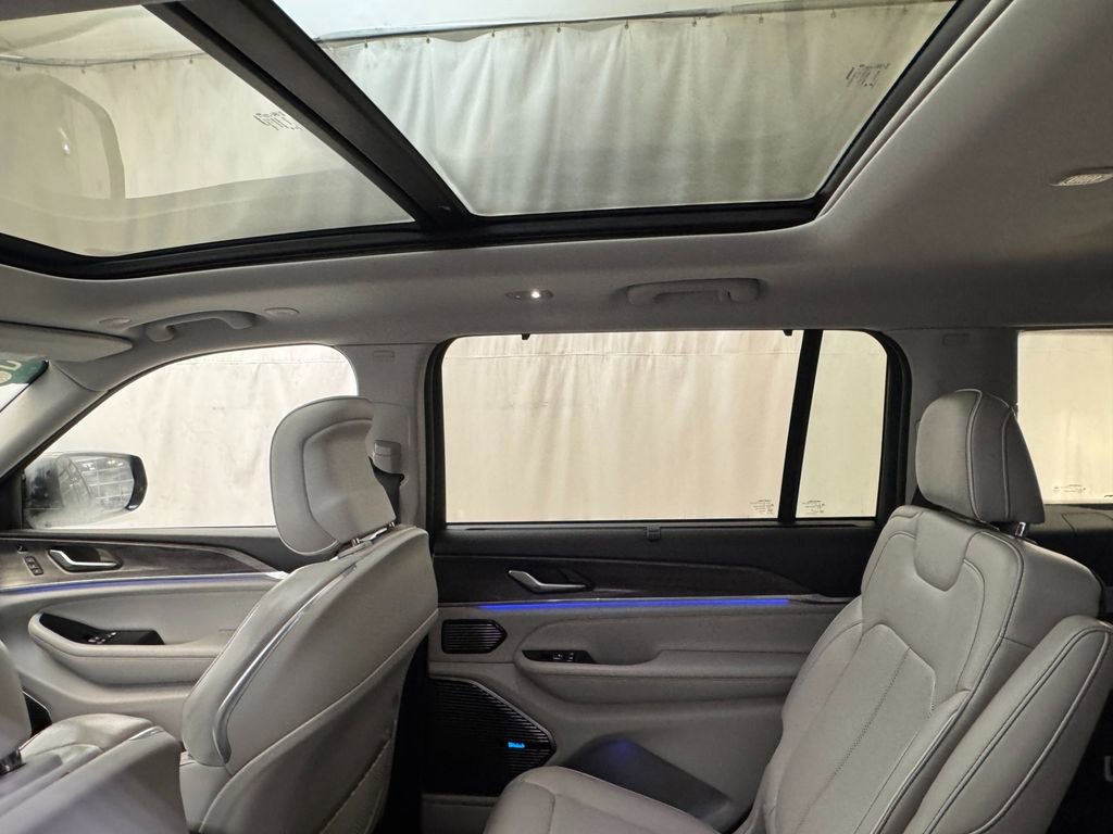 Used 2021 Jeep Grand Cherokee L Overland w/ Advanced Protech Group III image 11