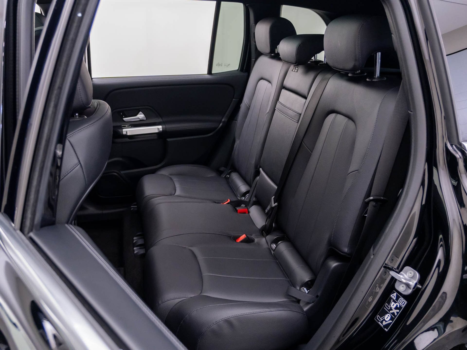 Used 2023 Mercedes-Benz GLB 250 4MATIC image 16