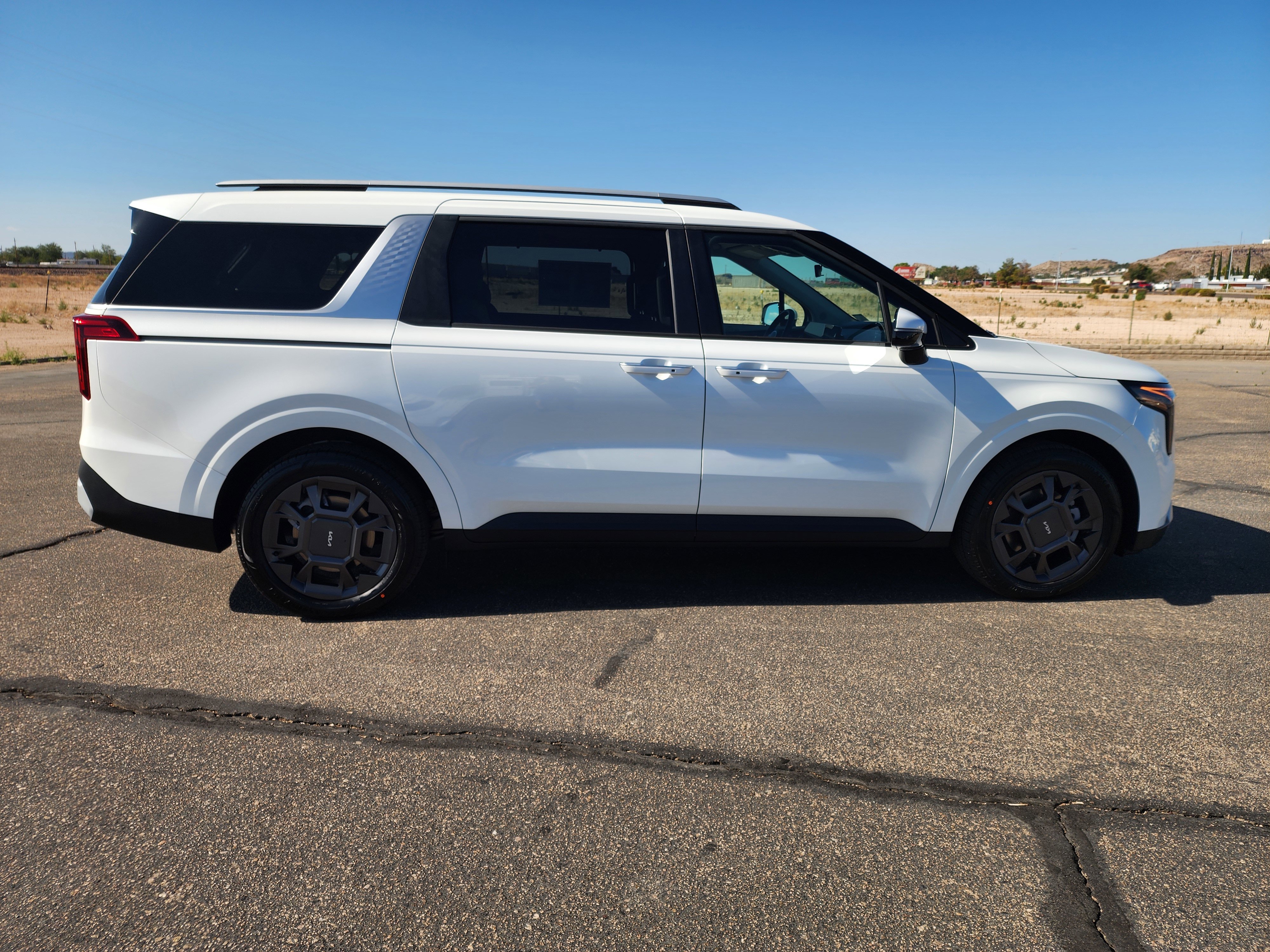 New 2026 Kia Carnival EX image 4