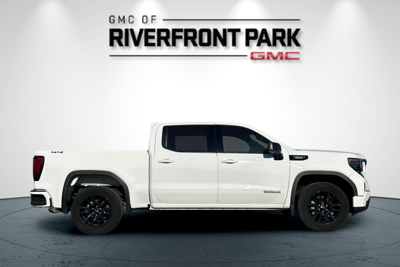 Used 2025 GMC Sierra 1500 Elevation image 2