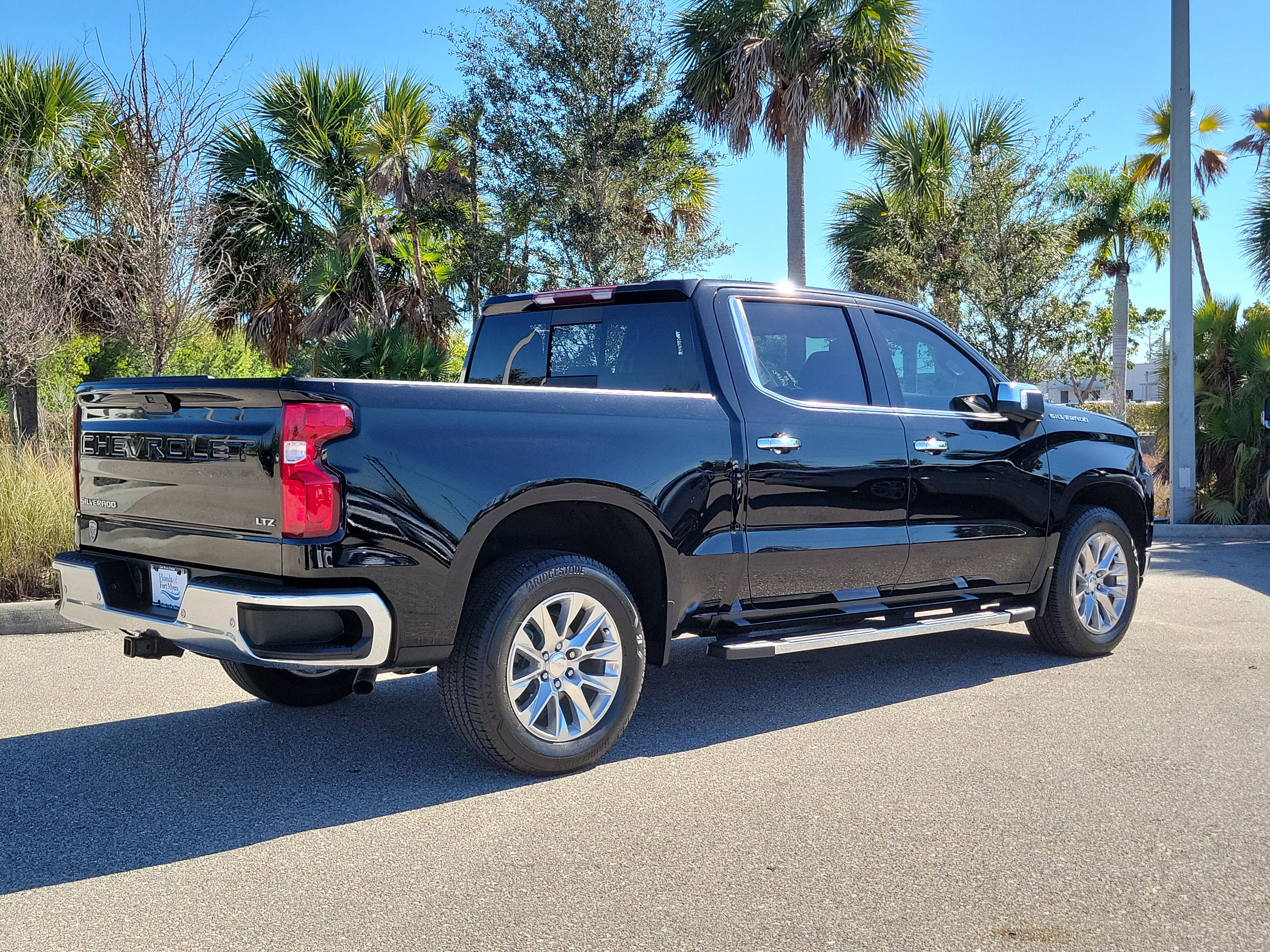 Used 2022 Chevrolet Silverado 1500 LTZ image 3