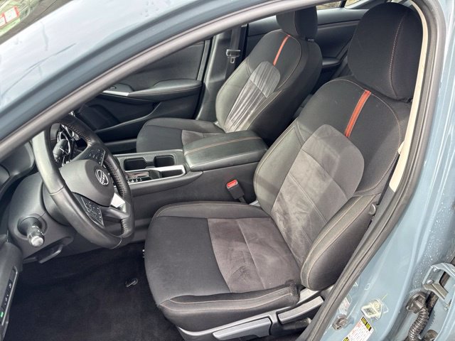 Used 2025 Nissan Sentra SR FWD image 9