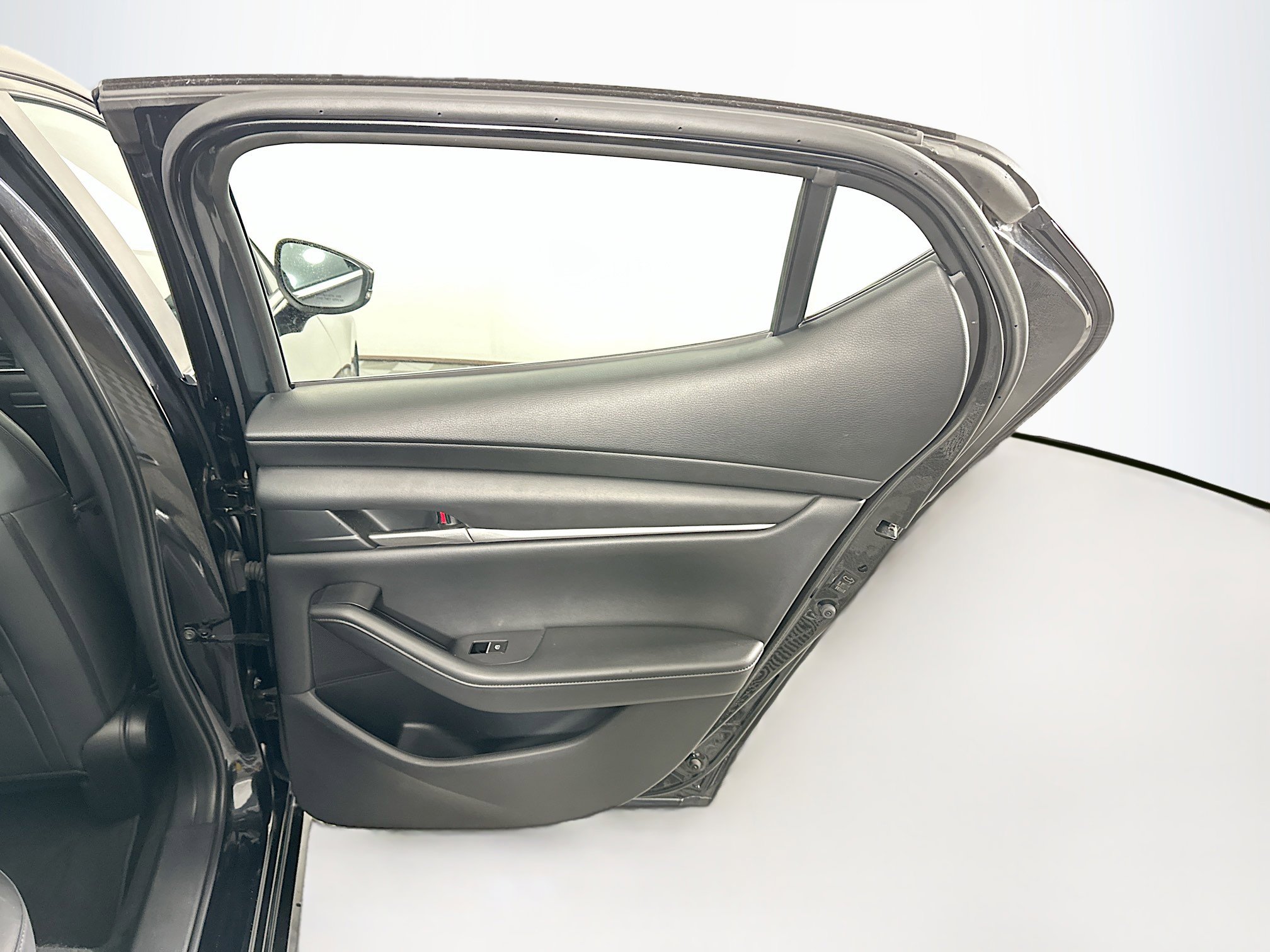 Used 2022 MAZDA MAZDA3 s image 27