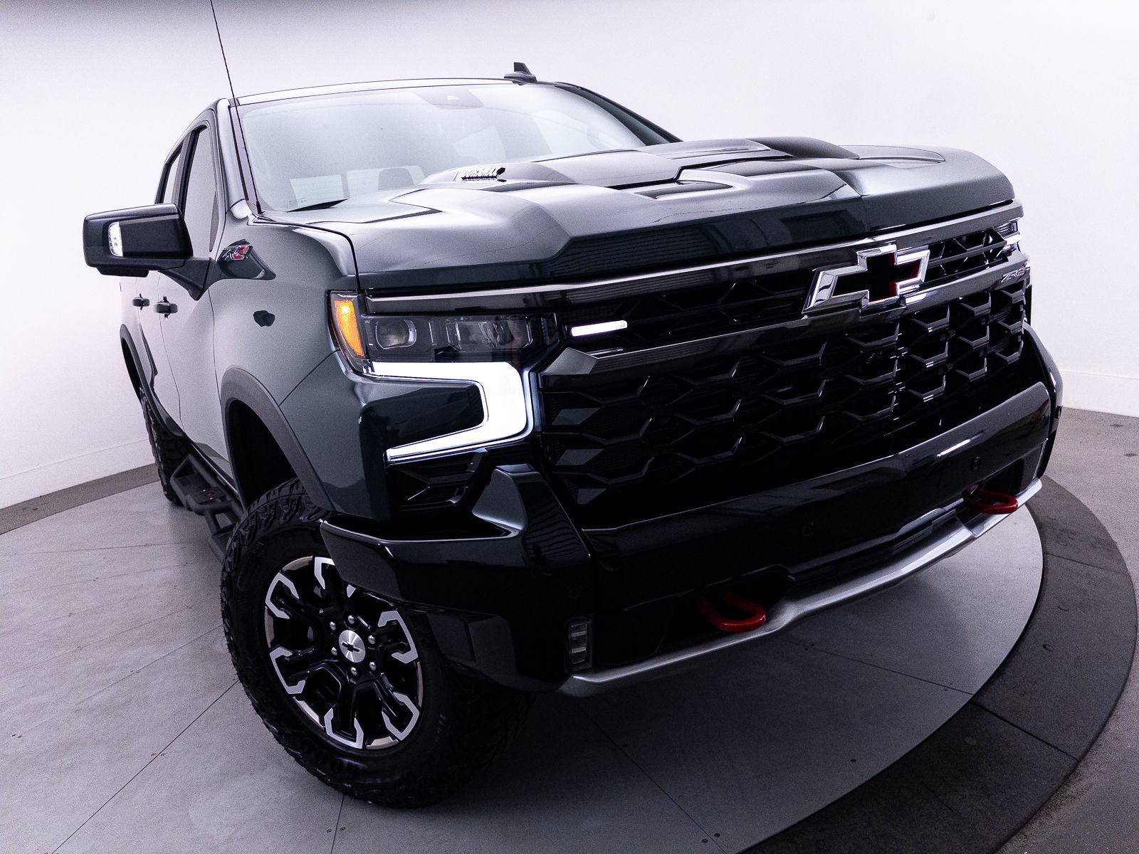 Used 2025 Chevrolet Silverado 1500 ZR2 w/ Technology Package AWD/4WD image 14
