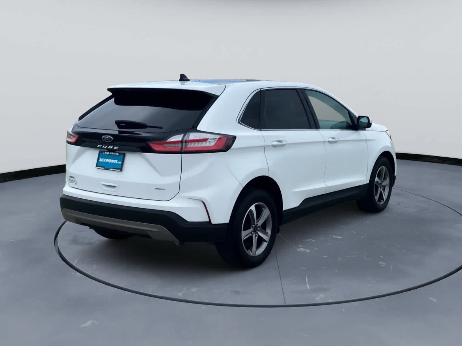 Used 2024 Ford Edge SEL w/ Convenience Package AWD/4WD image 2