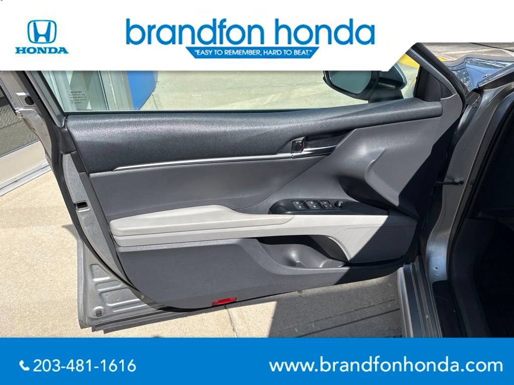 Used 2020 Toyota Camry SE FWD image 11