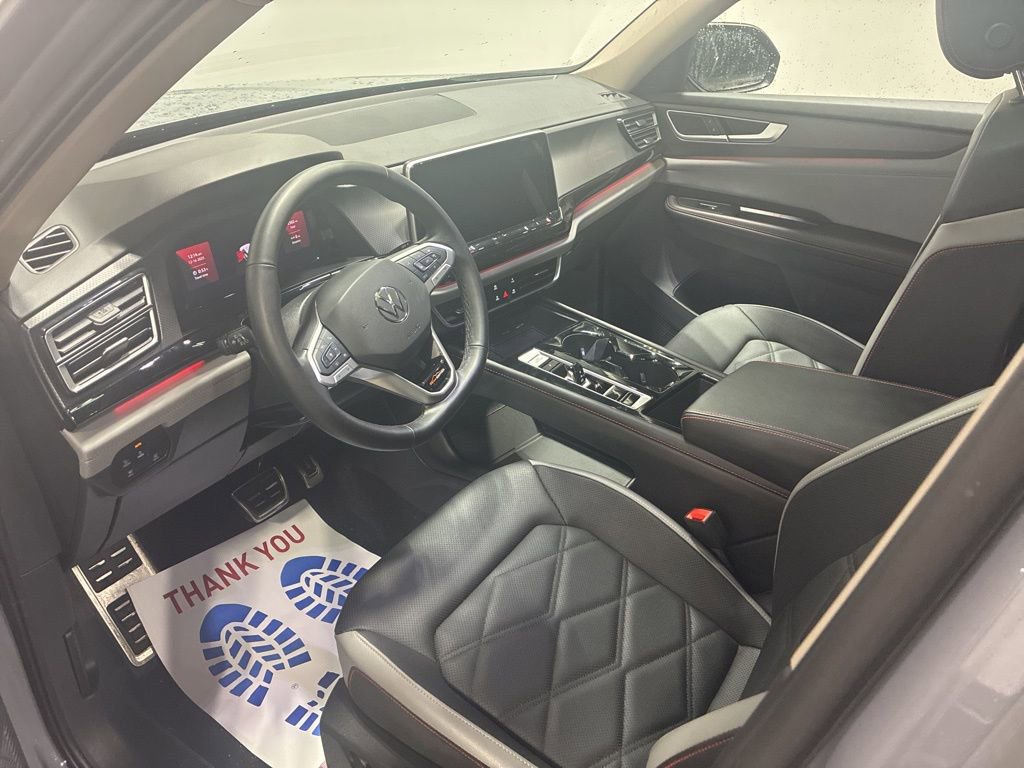 Used 2025 Volkswagen Atlas Peak Edition SE image 4