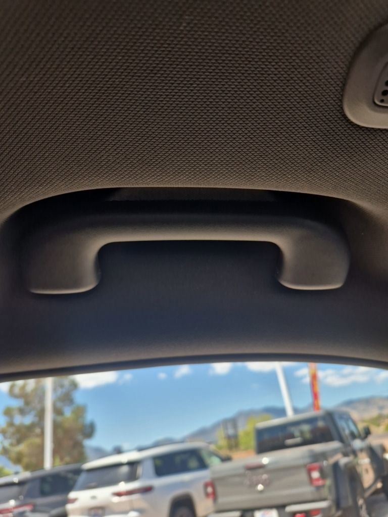 Used 2025 Jeep Grand Cherokee Altitude image 42