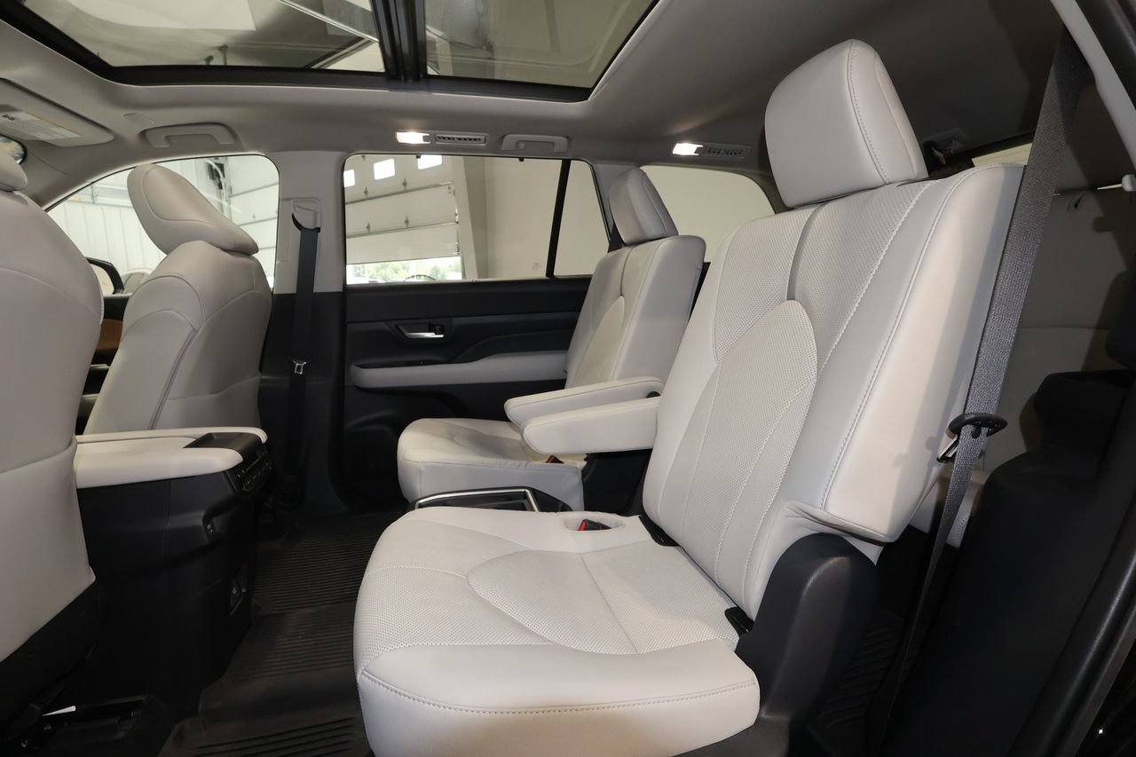 Used 2026 Toyota Grand Highlander AWD image 23