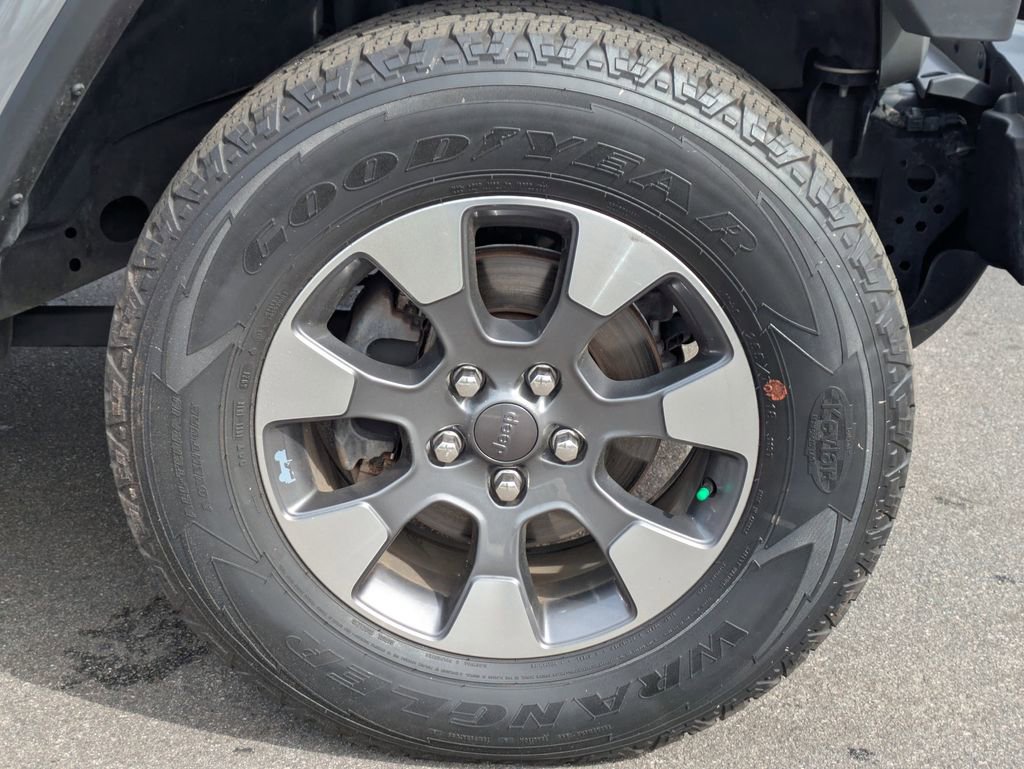 Used 2022 Jeep Wrangler Unlimited Sahara w/ Cold Weather Group image 10