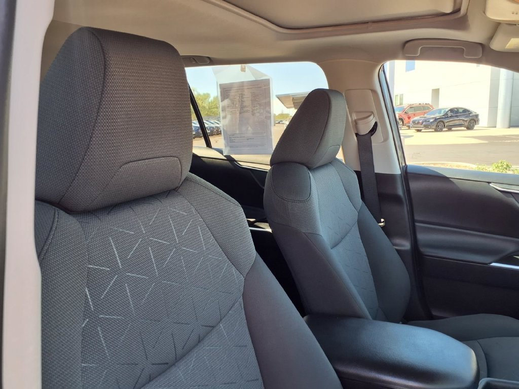 Used 2021 Toyota RAV4 XLE w/ Convenience Package AWD/4WD image 19