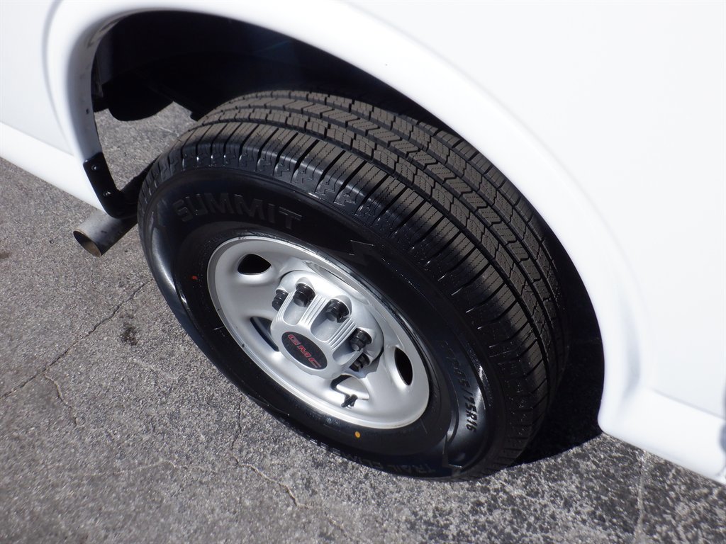 Used 2023 GMC Savana 2500 w/ Driver Convenience Package image 10