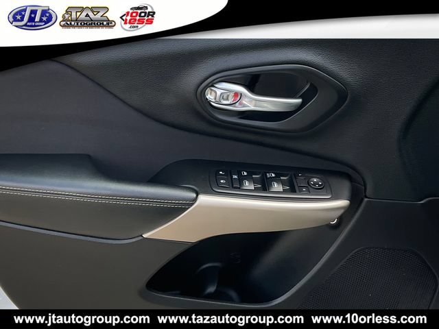Used 2018 Jeep Cherokee Latitude FWD image 13