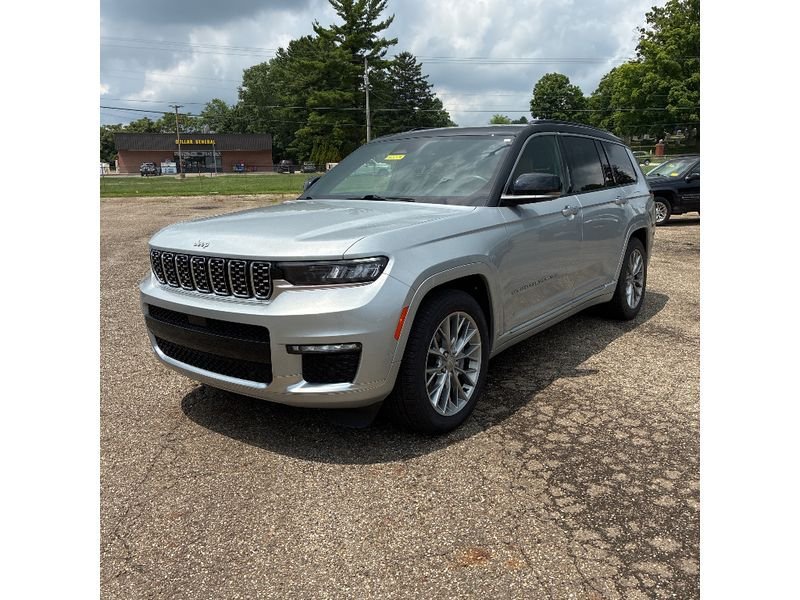 Used 2024 Jeep Grand Cherokee L Summit AWD/4WD image 2