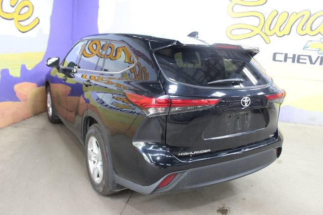 Used 2022 Toyota Highlander L AWD/4WD image 6