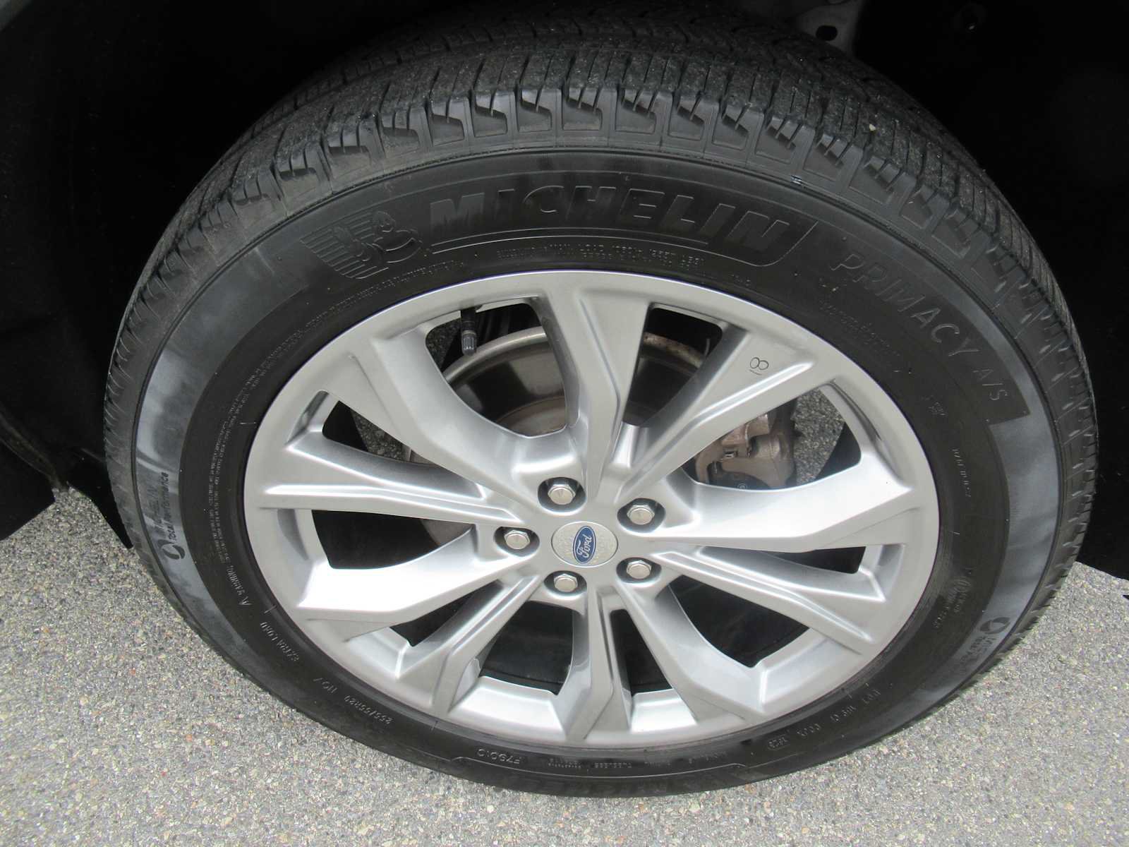 Used 2023 Ford Explorer XLT w/ Equipment Group 202A AWD/4WD image 9