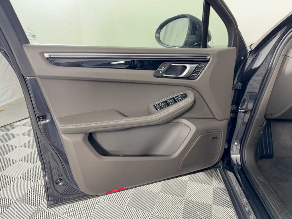 New 2026 Porsche Macan AWD/4WD image 14