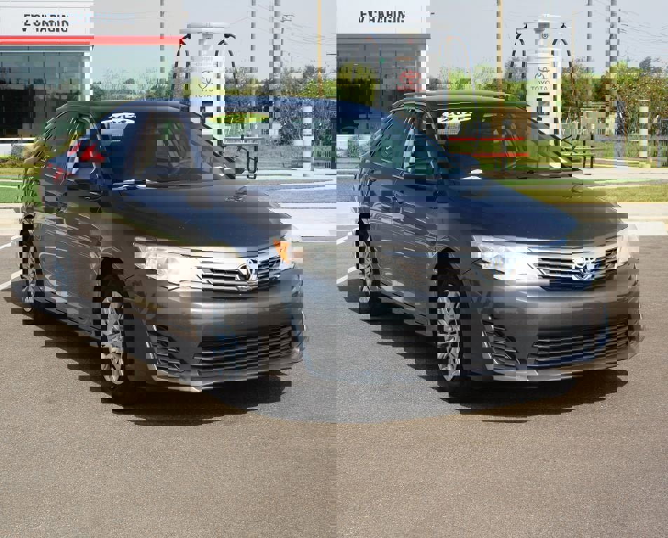 Used 2012 Toyota Camry L FWD image 2