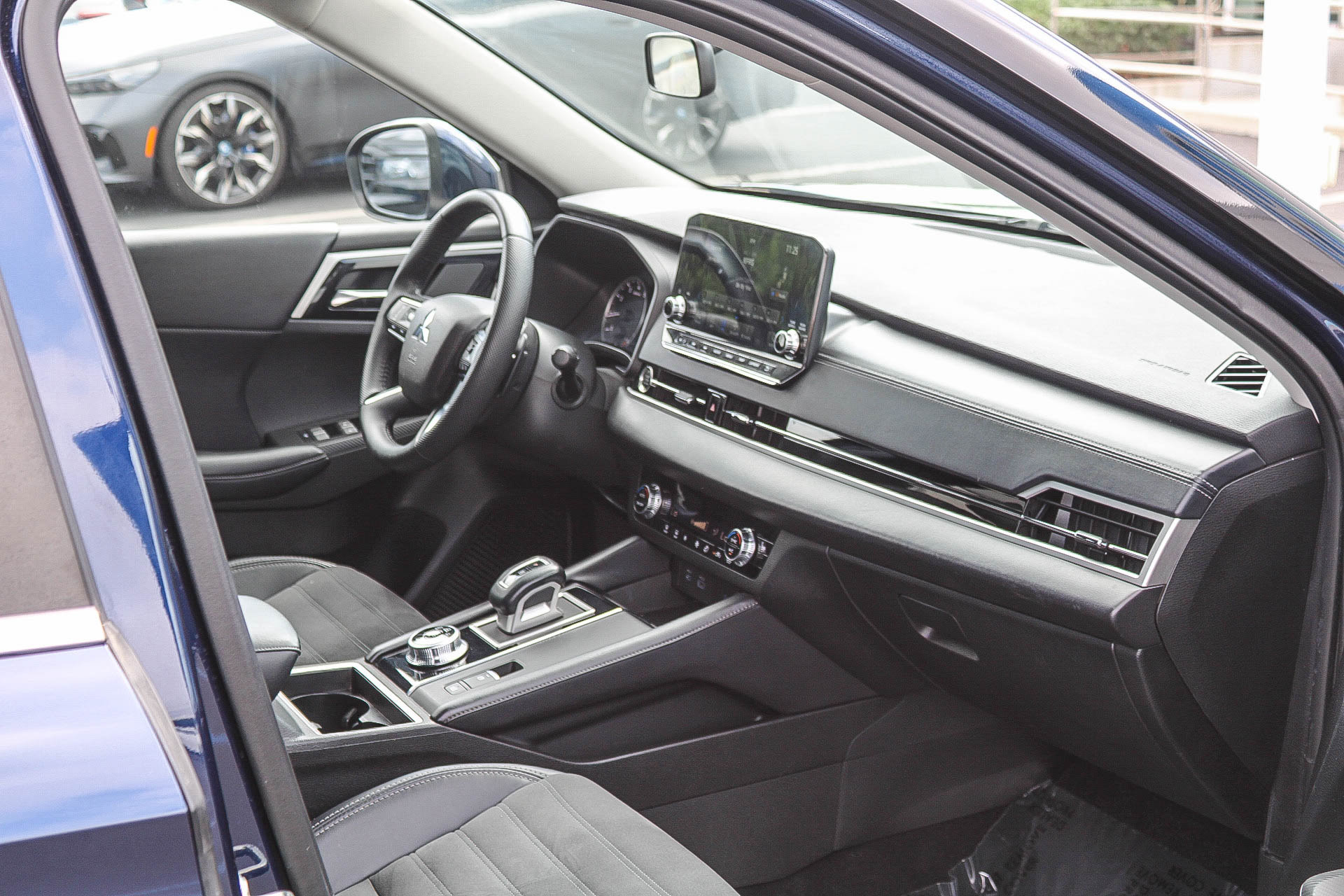 Used 2024 Mitsubishi Outlander SE AWD/4WD image 18