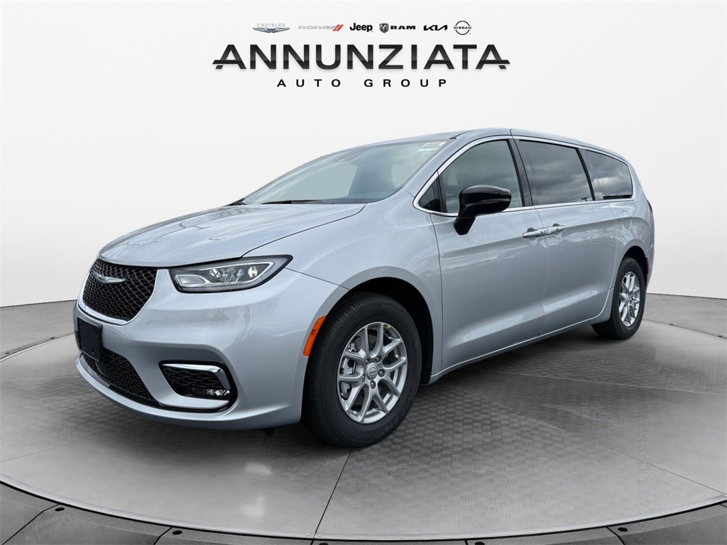 New 2026 Chrysler Pacifica Select