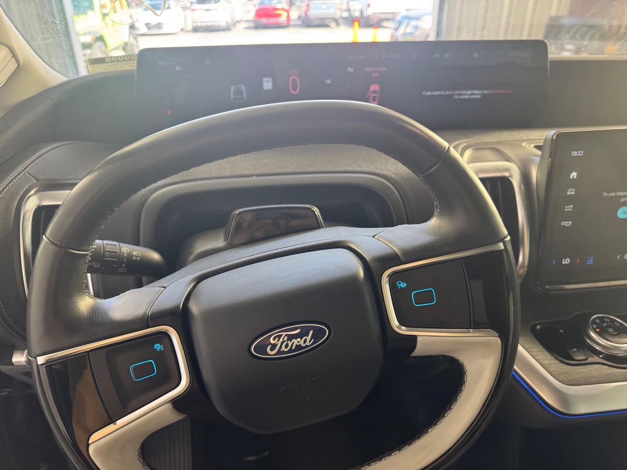 Used 2025 Ford Expedition Platinum w/ Driver's Package AWD/4WD image 4