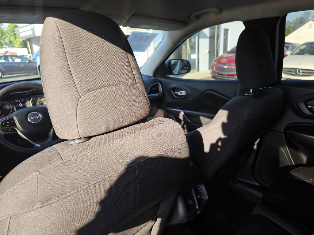 Used 2019 Jeep Cherokee Latitude w/ Popular Appearance Group image 32