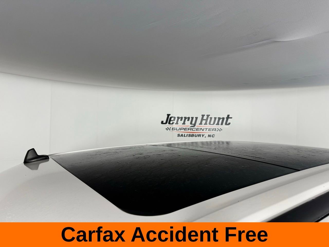 Used 2019 Ford F350 Lariat w/ Lariat Ultimate Package image 3