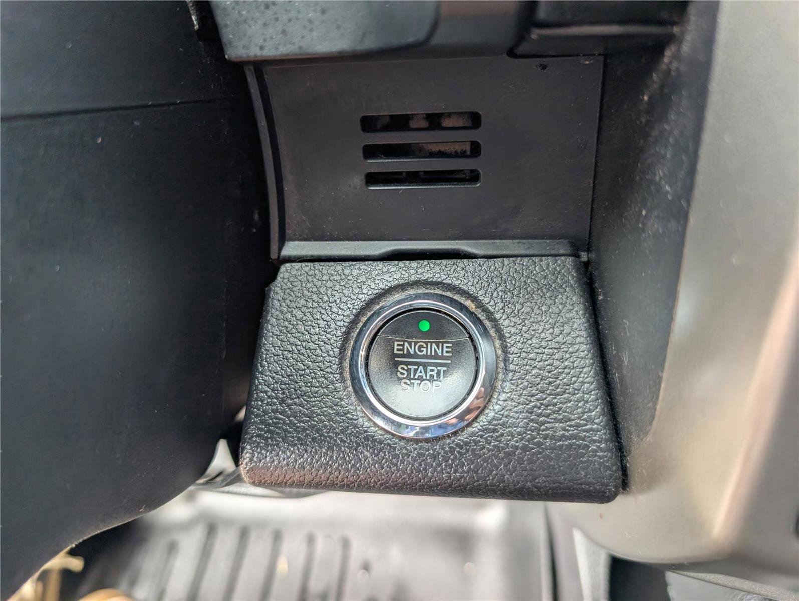 Used 2018 Ford Expedition XLT w/ Equipment Group 202A RWD image 16