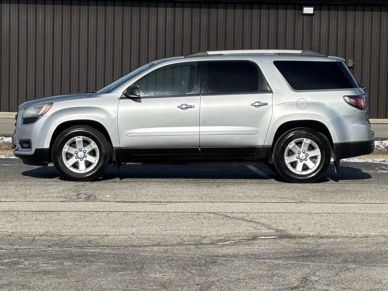 Used 2015 GMC Acadia SLE image 1