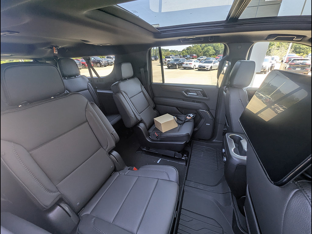New 2026 GMC Yukon XL Denali w/ Denali Reserve Package AWD/4WD image 16