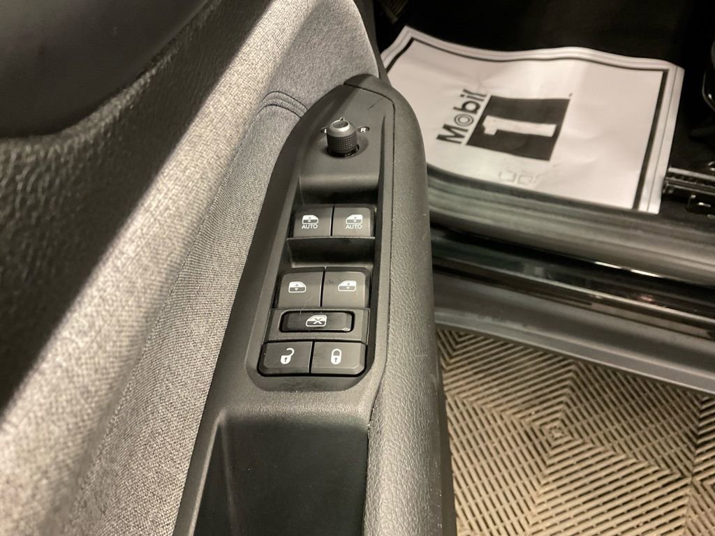 Used 2024 Jeep Compass Latitude image 12