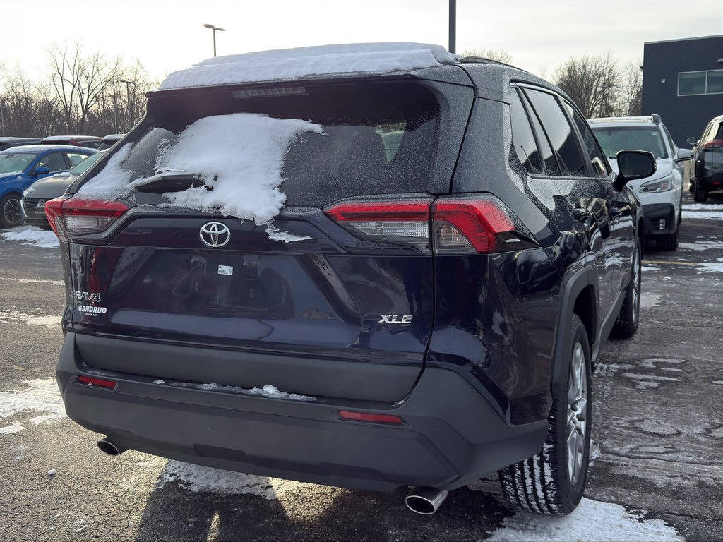 Used 2021 Toyota RAV4 XLE Premium image 5