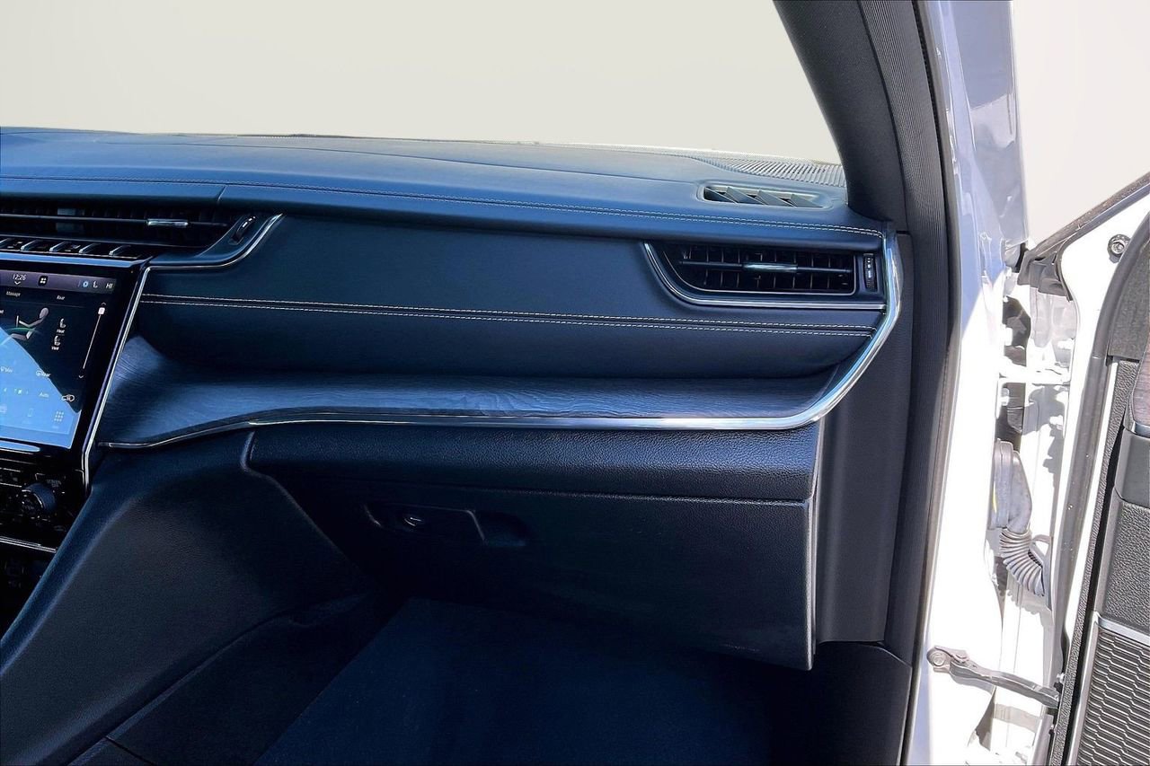 Certified 2023 Jeep Grand Cherokee Overland w/ Luxury Tech Group IV image 22