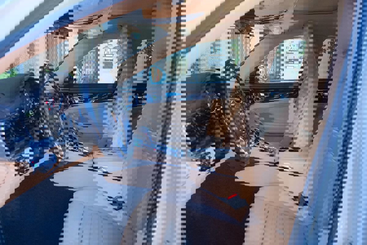 Used 2017 Porsche Panamera image 12