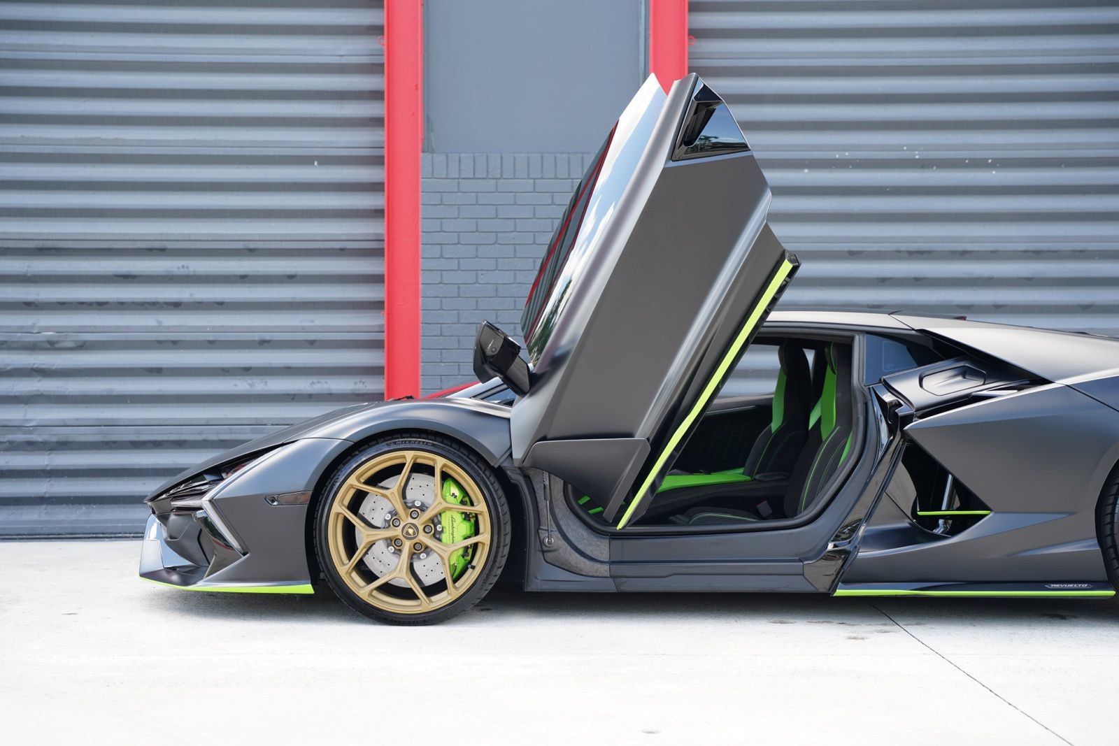 Used 2024 Lamborghini Revuelto AWD/4WD video 2