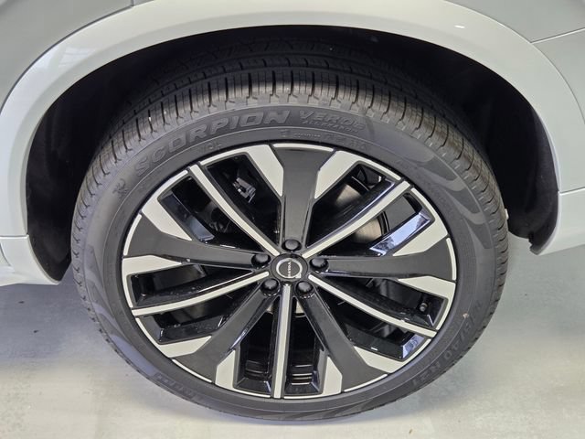 New 2026 Volvo XC90 B5 Plus w/ Protection Package Premier AWD/4WD image 7