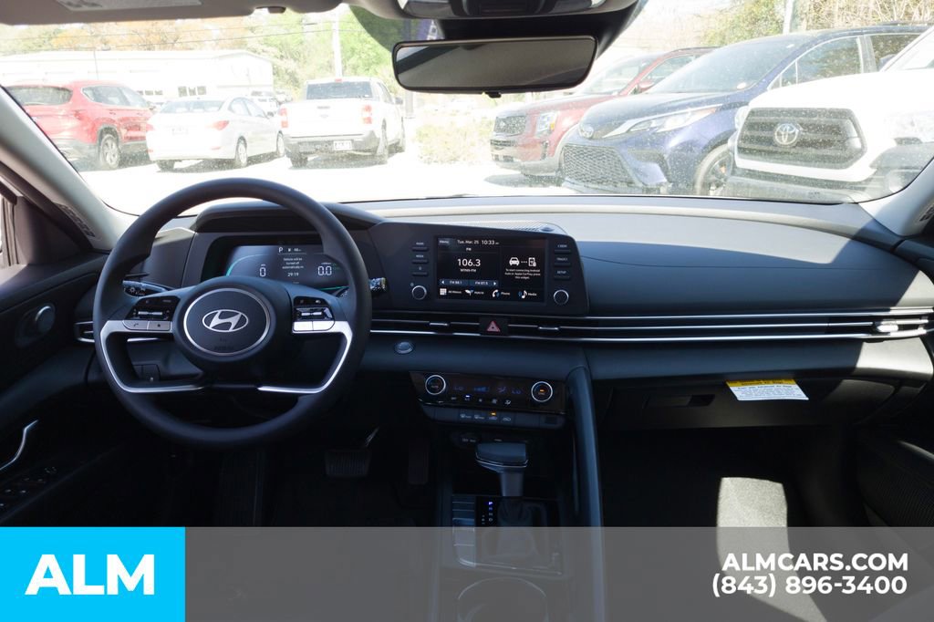 Used 2025 Hyundai Elantra Blue image 18