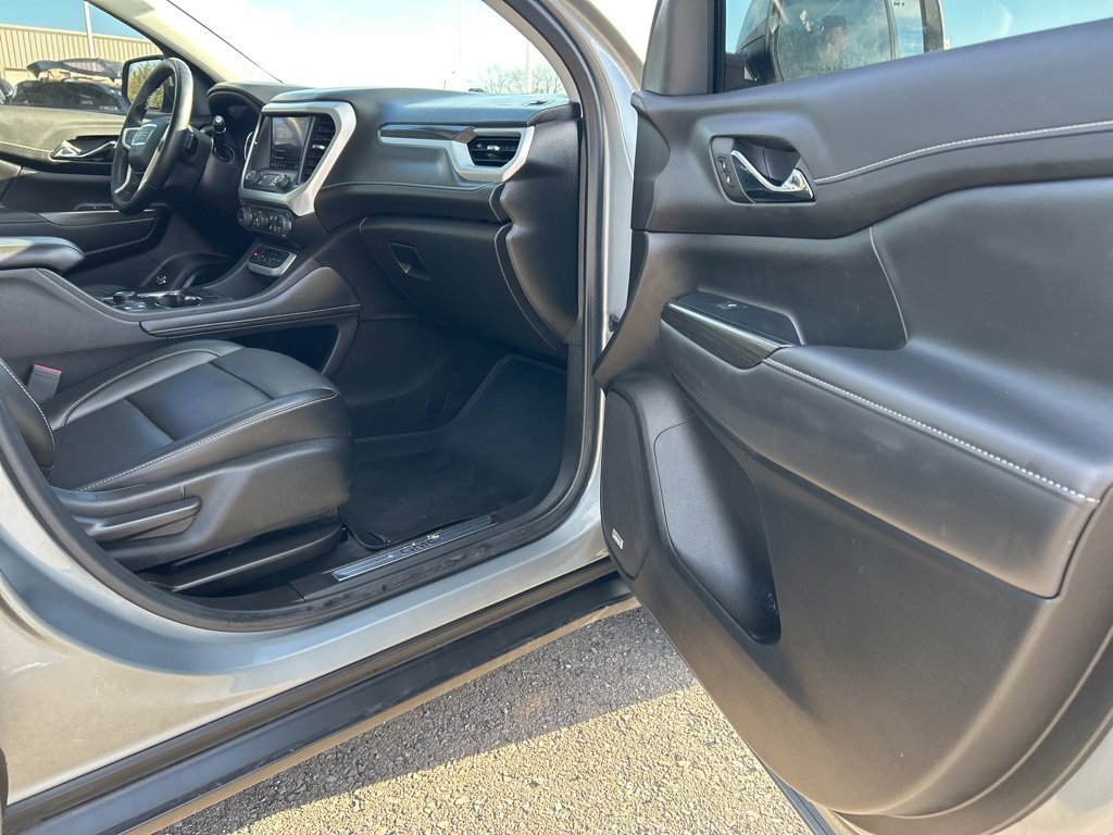 Used 2023 GMC Acadia SLT image 18