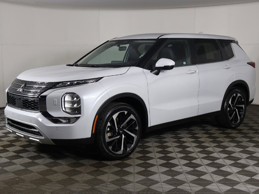 Used 2024 Mitsubishi Outlander SE Black Edition image 9